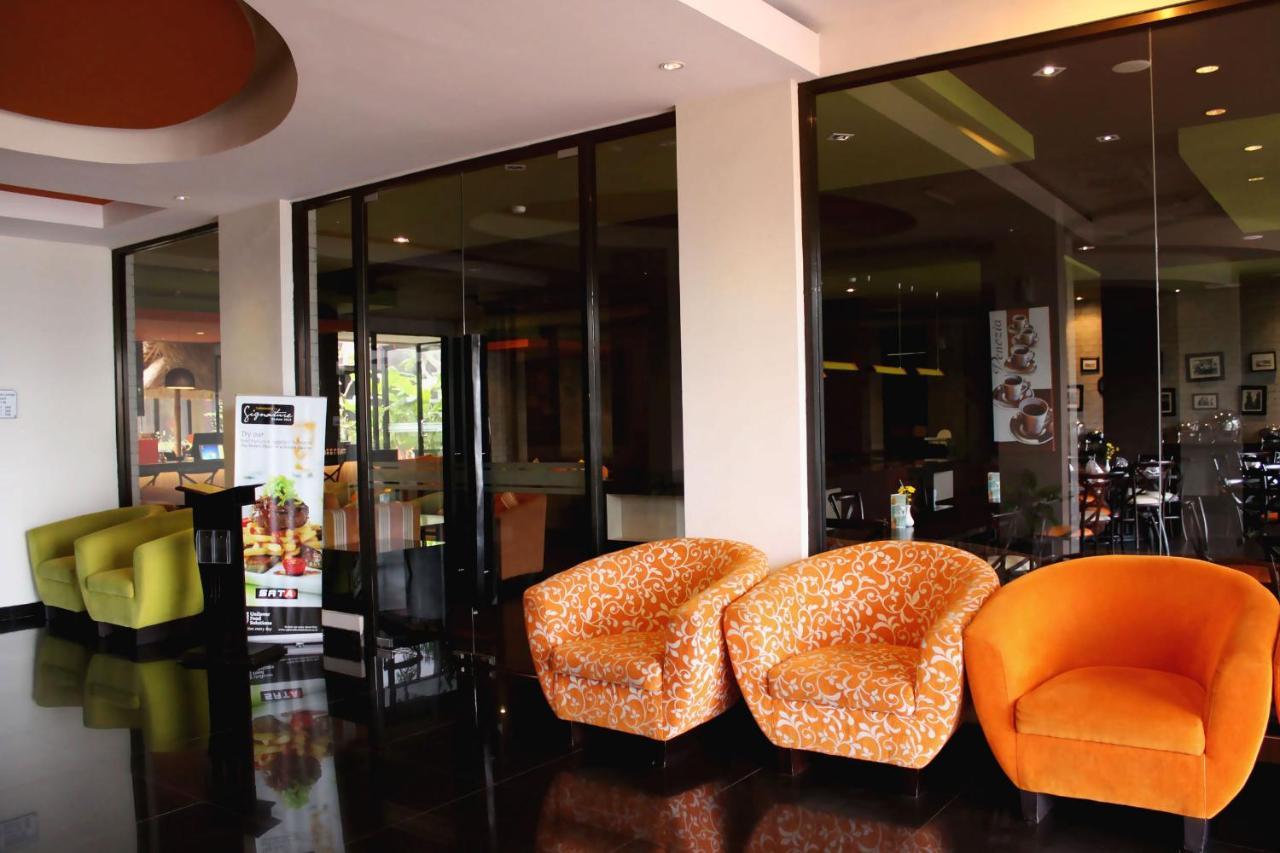 100 Sunset Kuta Hotel & Ballroom Exteriér fotografie