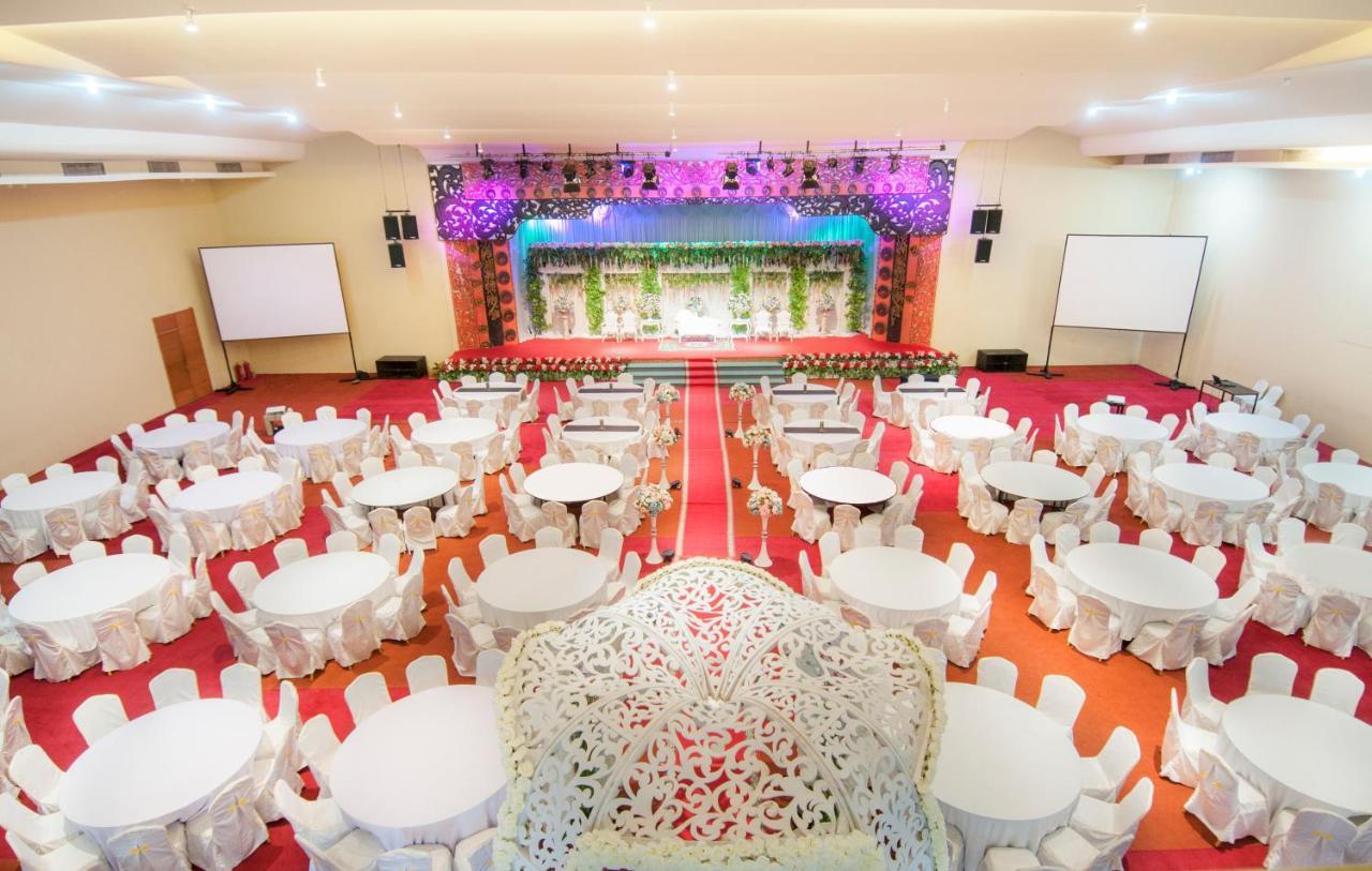 100 Sunset Kuta Hotel & Ballroom Exteriér fotografie